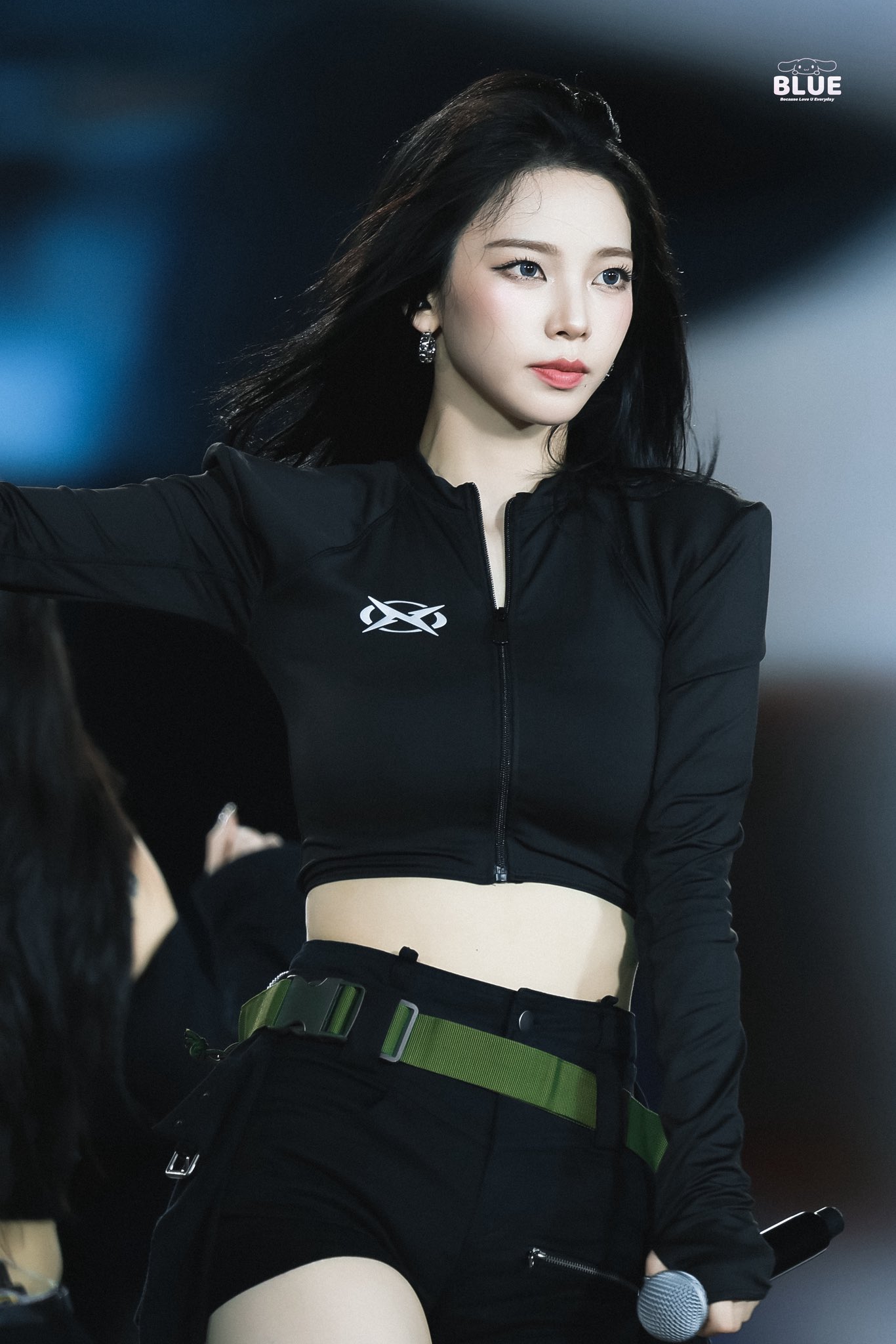 에스파 카리나 wearing PB106E